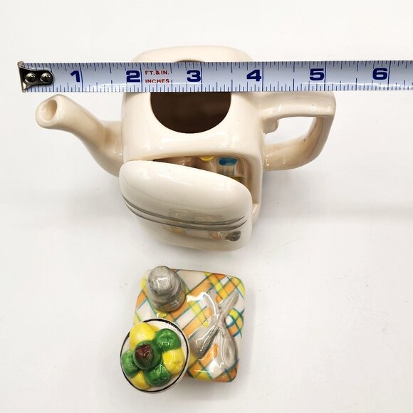 WELCOME ENT. CO. LTD. Vintage Ceramic REFRIGERATOR Creamer Kitchen Country Farm - Picture 9 of 11